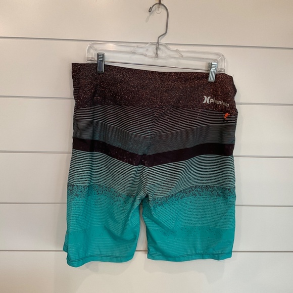 Hurley MEN’S BOARD SHORT STRIPE. SIZE: 32 - Picture 2 of 3
